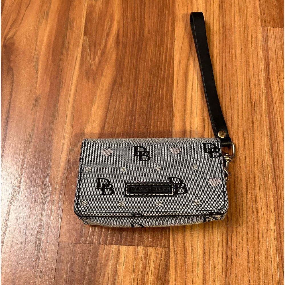 Dooney & Bourke wristlet